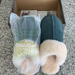 NEW In Box - Bearpaw Loki II Blue Haze Slippers